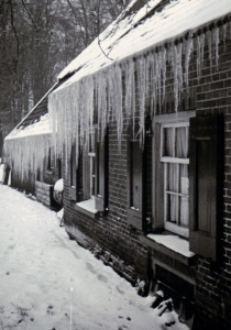 F61 Winter bij boerderij het Addink 1 , 1966